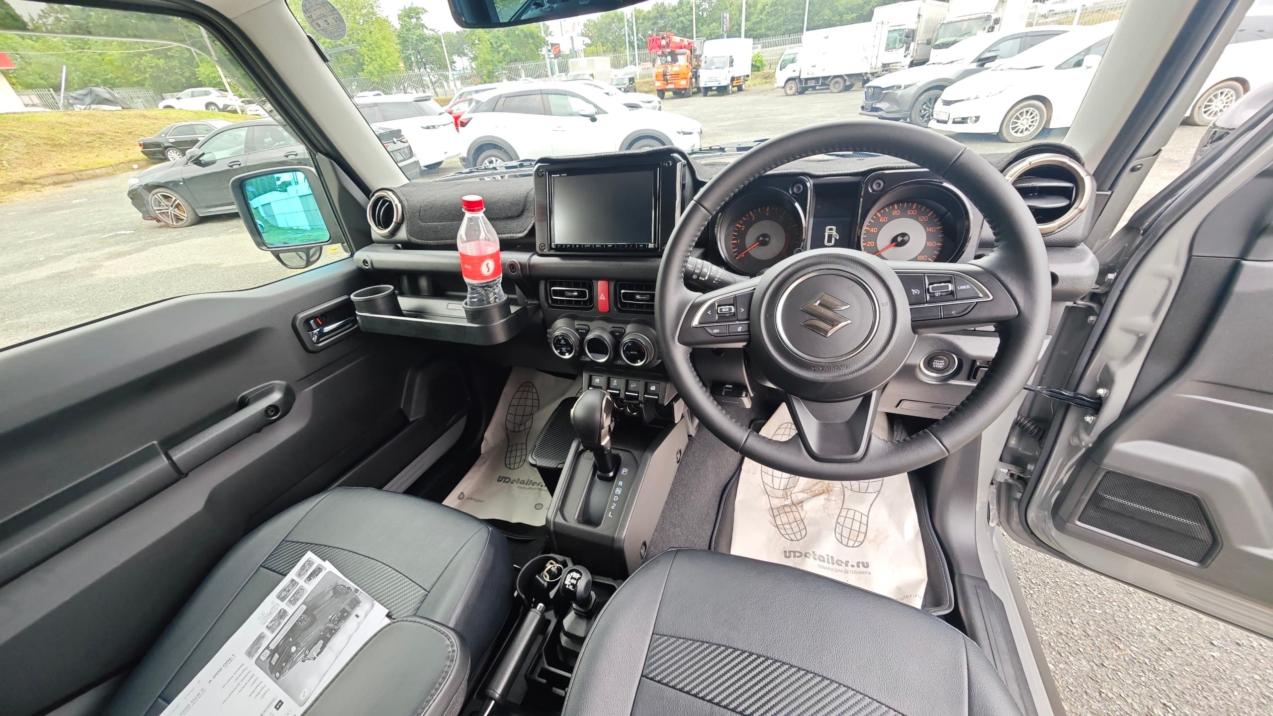 Suzuki Jimny Sierra JC — салон